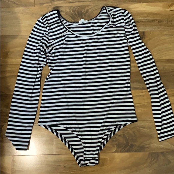*🎉3 for 15* Black and White Striped Bodysuit - Picture 1 of 3